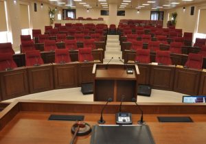 Meclis son toplantısını tamamlayamadan tatile girdi
