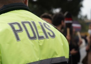 Lefkoşa’da 20 yaşındaki genç 9,5 metreden düştü: İki kişi adam öldürmeye teşebbüsten tutuklandı