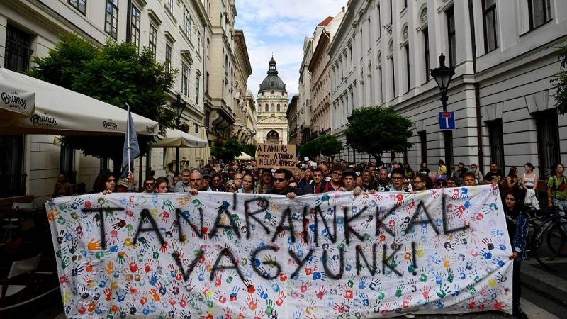 Macaristan ve Polonya’da öğretmen istifaları artışta