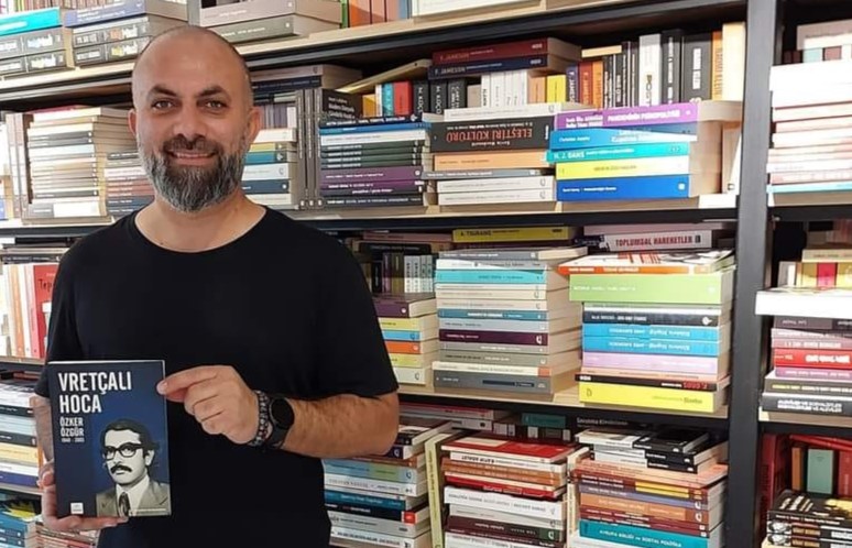 “Vretçalı Hoca, Özker Özgür 1940-2005” Mağusa’da okuyucu ile buluşacak