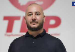 Redif Ekinci: “Bu hükümet süt beyazdır dese, toplum o sütte bir şey arar”