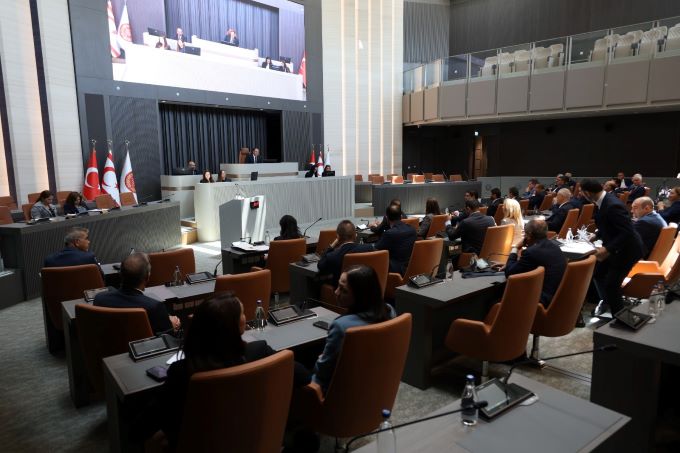 Meclis, eğitim dairelerine ilişkin üç yasa tasarısını onayladı