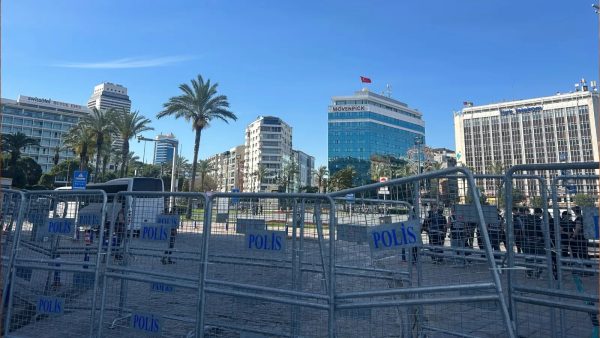 İzmir mitingine barikat: Özgür Özel’in Cumhuriyet Meydanı’ndaki mitingine valilik yasağı