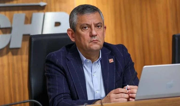 CHP lideri Özel, The Economist’e yazdı: “Türkiye’nin demokrasi mücadelesi Macaristan’dan daha zor”