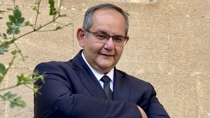 Hansel: “Gazetecilerin haber nedeniyle ceza mahkemelerinde yargılanması korkunç ve utanç verici”
