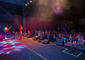 Mağusa’da festival coşkusu Selin Geçit konseriyle başladı