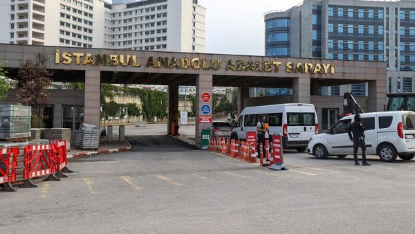 Türkiye’de yasa dışı bahis ağına iki koldan operasyon