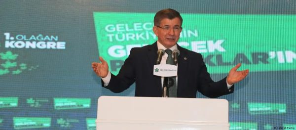 Ahmet Davutoğlu siyaseti bıraktığını açıkladı