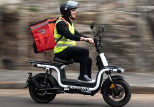 Trafikte kapsamlı değişiklik: E-moped için 18 yaş ve kask zorunluluğu