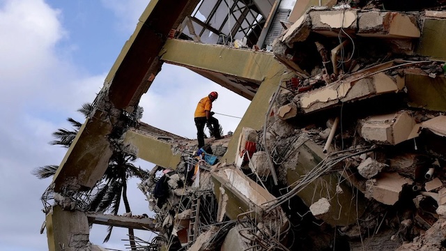 Venezuela’da 7 günlük ulusal yas: Hayatta kalanlara ulaşma umutları azalıyor