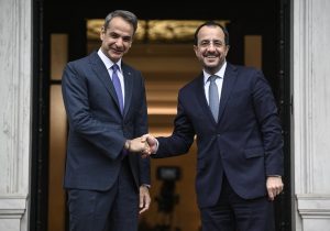 Guterres ziyareti öncesi Atina-Lefkoşa koordinasyonu: Hristodulidis ile Mitsotakis görüşüyor