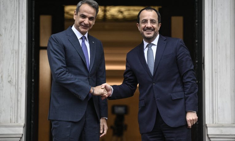 Guterres ziyareti öncesi Atina-Lefkoşa koordinasyonu: Hristodulidis ile Mitsotakis görüşüyor