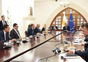 Hristodulidis, Guterres ziyareti öncesinde parti liderlerini topluyor