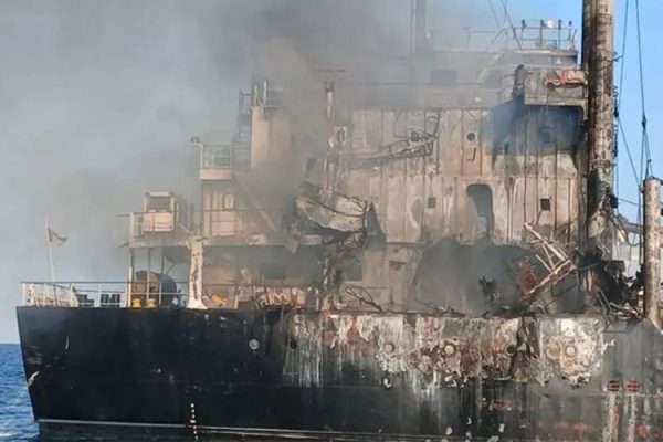 Karadeniz’de ticari gemilere saldırı: Türkiye bağlantılı gemide can kayıpları var