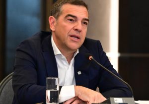 Tsipras’tan Politico’ya: “Yunanistan MAGA ile ilişkisini soğutmalı”