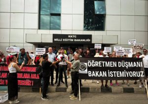 KTOEÖS Bakanlık önünde: Öğretmenin emeğini ve iradesini yok sayamazsınız