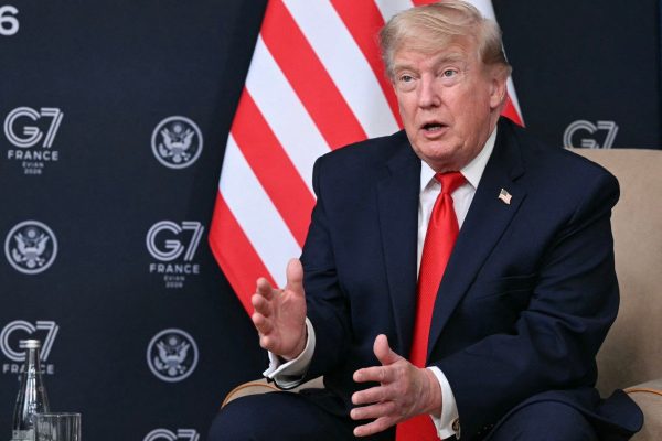 Trump, İran’la yeni müzakerelerin bugün başlayacağını açıkladı