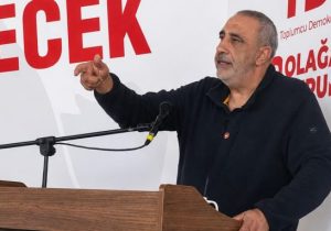 Emiroğulları: “Üstel kendisini Yüksek Seçim Kurulu’nun yerine mi koymaktadır?”