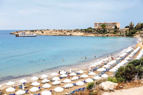 Kıbrıs’ın ünlü Coral Bay plajı erozyon nedeniyle küçüldü