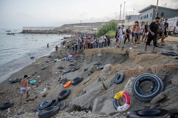 Ceuta’ya bir haftada 72 bin göçmen: Çocuklar sokakta yatıyor