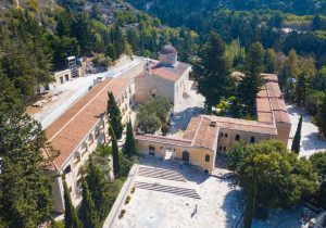Baf’ta manastırda kanlı saldırı: Hedefte başrahip vardı