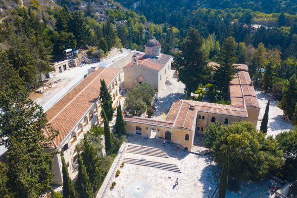 Baf’ta manastırda kanlı saldırı: Hedefte başrahip vardı