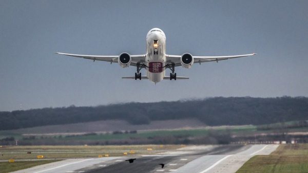 RIK: Türk savaş uçağı ile yolcu uçağı havada çarpışmanın eşiğine geldi