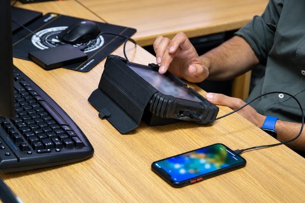 Cep telefonu ticaretinde 15,7 milyon euroluk KDV soruşturması: 5 şirkete arama