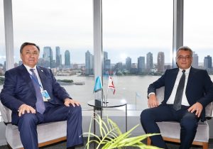 Erhürman, TDT Genel Sekreteri Ömüraliyev ile görüştü