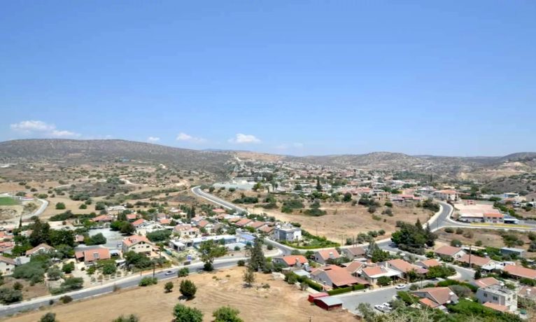 Kıbrıslı Türkün güneydeki üç taşınmazı satma talebine mahkemeden ret