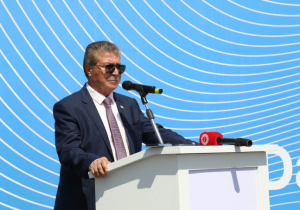 Ünal Üstel kovan dağıtım törenine katıldı