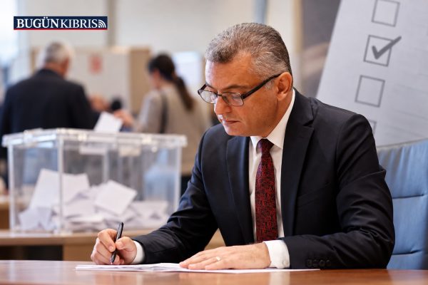 Sandığa giderken kurallar değişti: Erhürman “doğru bulmuyorum” diyerek imzaladı