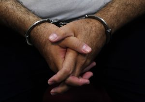 İnsan ticareti suçlamasıyla aranan 29 yaşındaki kişi Lefkoşa’da yakalandı