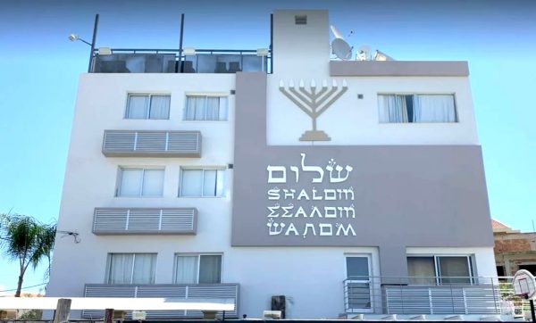 Larnaka’da Chabad’a bağlı sinagog güvenliği için bir şehir bloğu üç yıldır kapalı: Bakan “Haberim yok” dedi