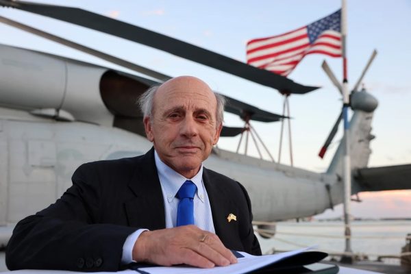 ABD Kıbrıs’ta vites yükseltti: Üs, enerji, savaş gemileri ve “en iyi ortak” mesajı