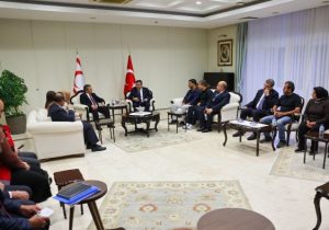 Filo Jet faciasında Cevdet Yılmaz kayıp aileleriyle görüştü