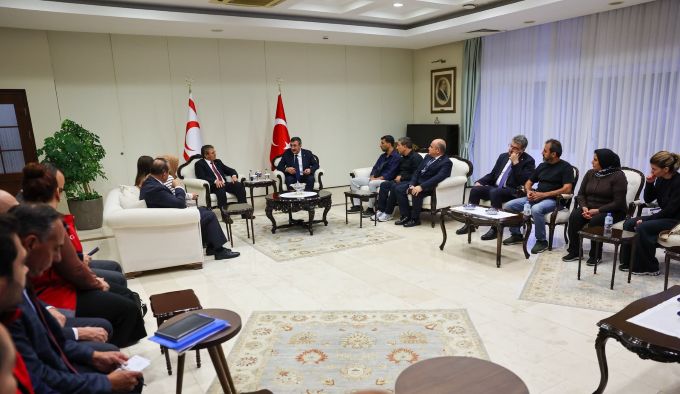 Filo Jet faciasında Cevdet Yılmaz kayıp aileleriyle görüştü